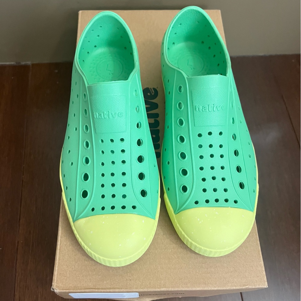 Native Jefferson Bloom Boys Slip On Shoes Size 2
